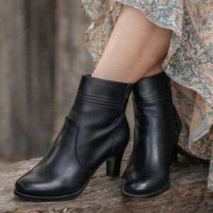 Rockport Total Motion Melora Wave Black Leather Ankle Boot, Size 7.5